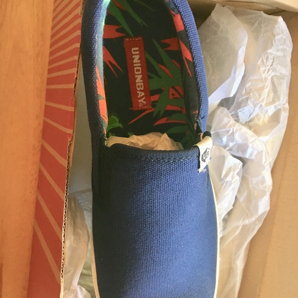 NEW IN BOX UnionBay Slip On Men’s 12M BRAND NEW